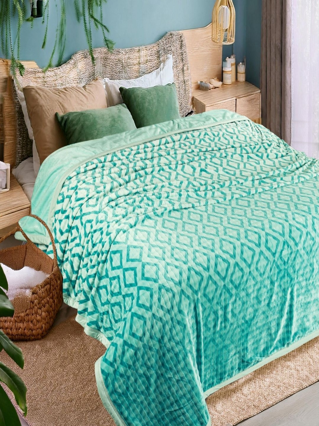 

GAPU & BALY Turquoise Green & White Geometric Velvet 350 GSM Single Bed Blanket