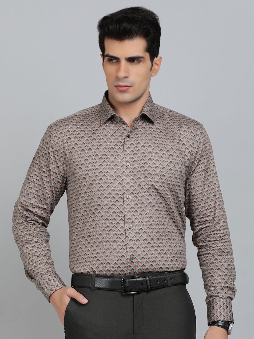 

JADE BLUE Men Spread Collar Geometric Printed Cotton Formal Shirt, Grey