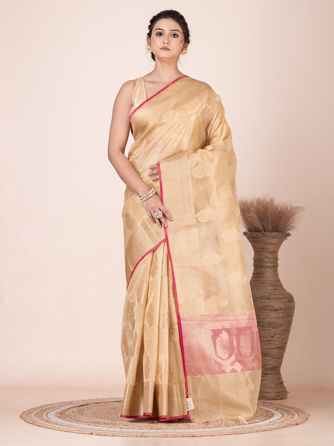 

VIBHAVARI Woven Design Zari Kota Saree, Beige