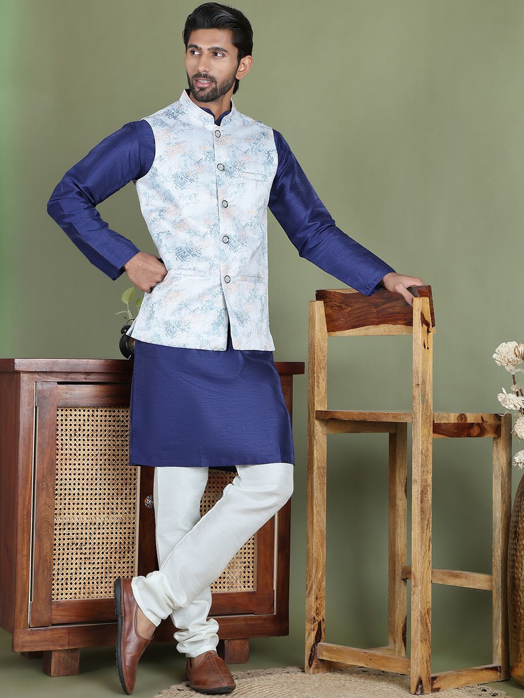 

Jompers Men Ethnic Motifs Printed Nehru Jacket, Silver