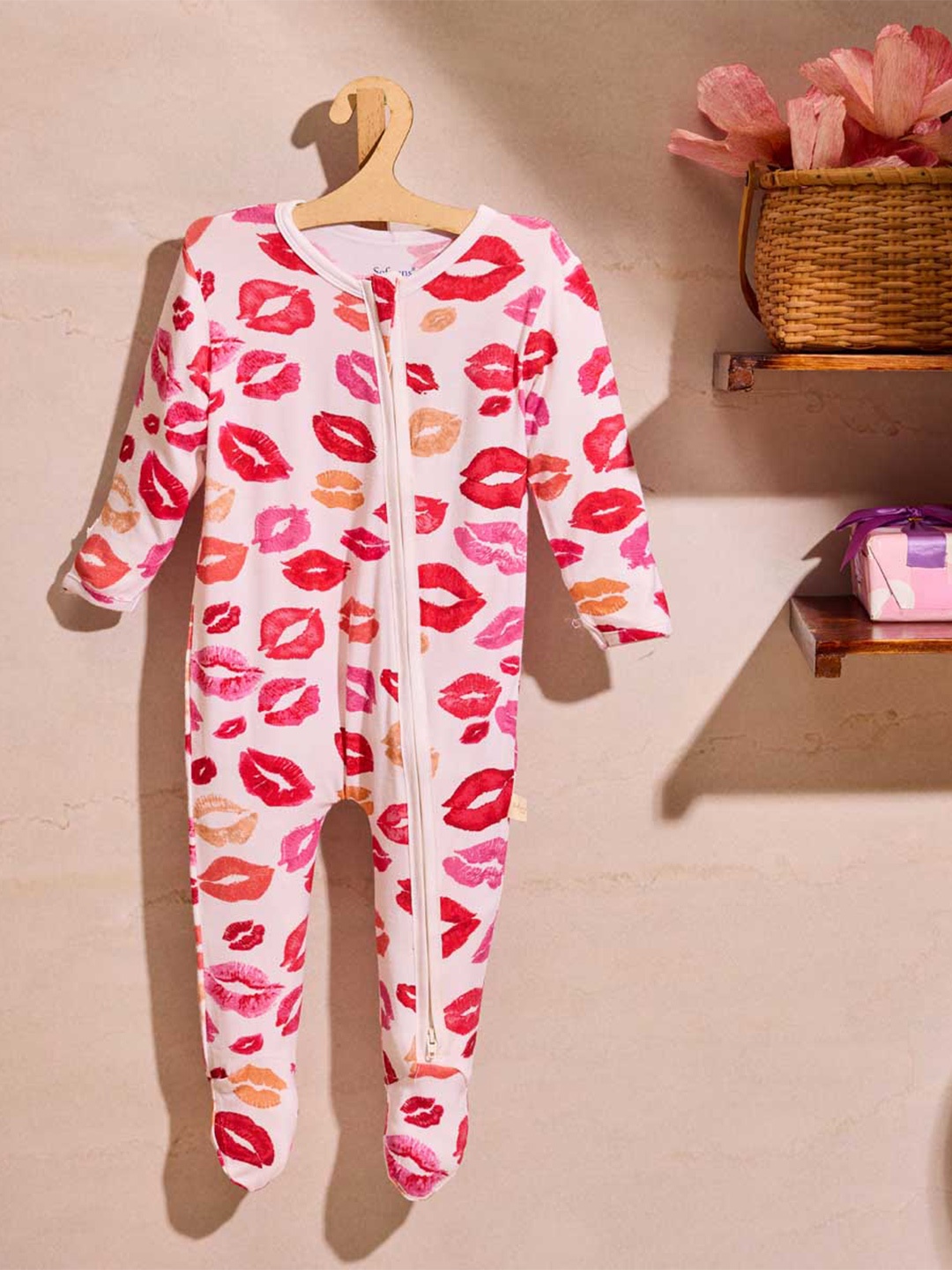 

Softsens Sweet Kisses Girls Printed Round Neck Rompers, Pink