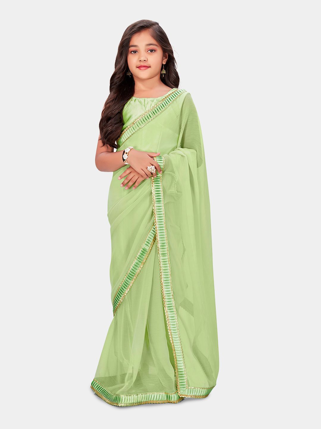 

LOOKS AND LIKES Girls Zari Pure Georgette Ready to Wear Saree, Green