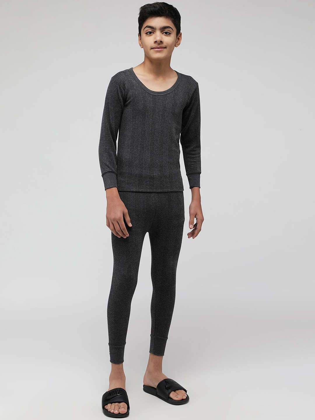 

SPORTO Boys Round Neck Full Sleeves Thermal Set, Black