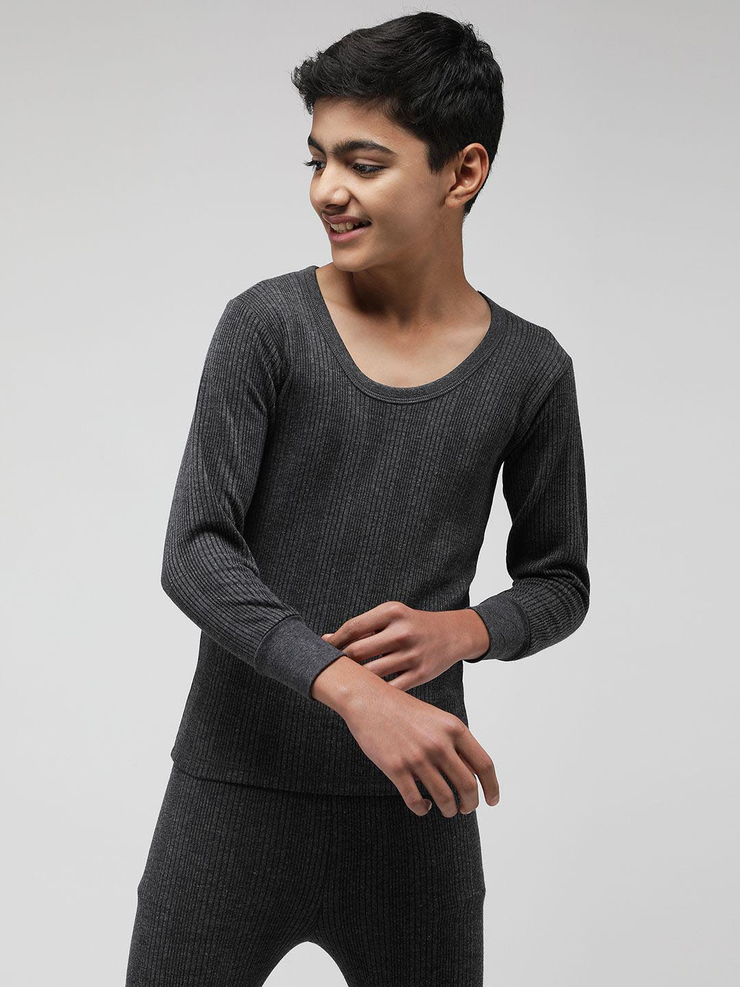 

SPORTO Boys Round Neck Full sleeve Thermal Set, Black
