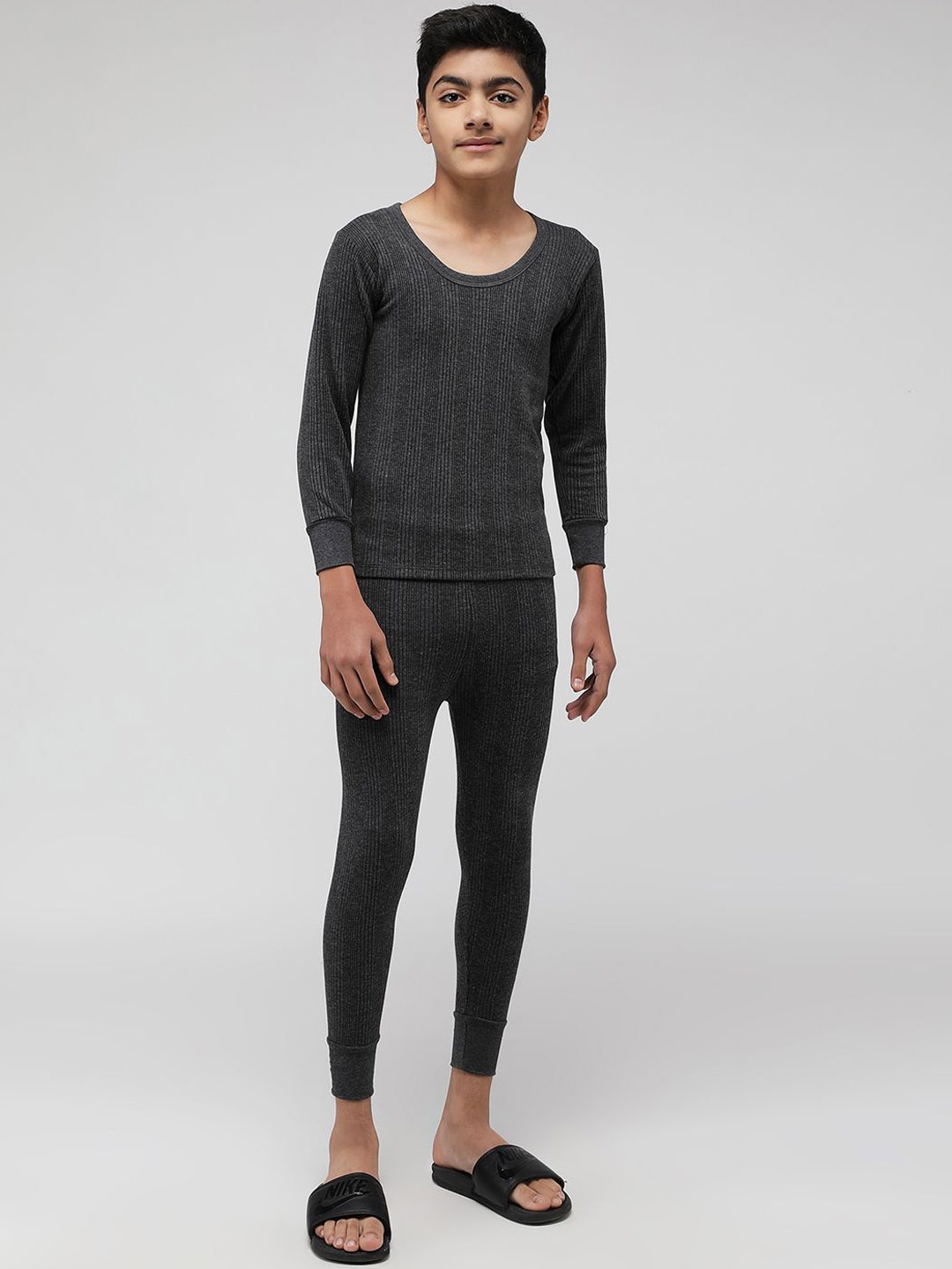 

SPORTO Boys Round Neck Full Sleeve Thermal Set, Black