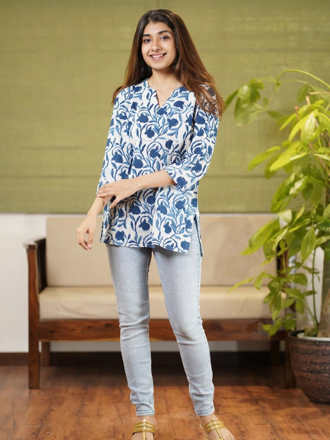 

THE INDIAN ETHNIC CO Floral Printed Block Print Cotton Top, White
