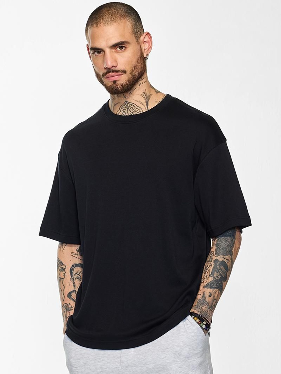 

Snitch Men Solid Relaxed Fit Cotton T-shirt, Black