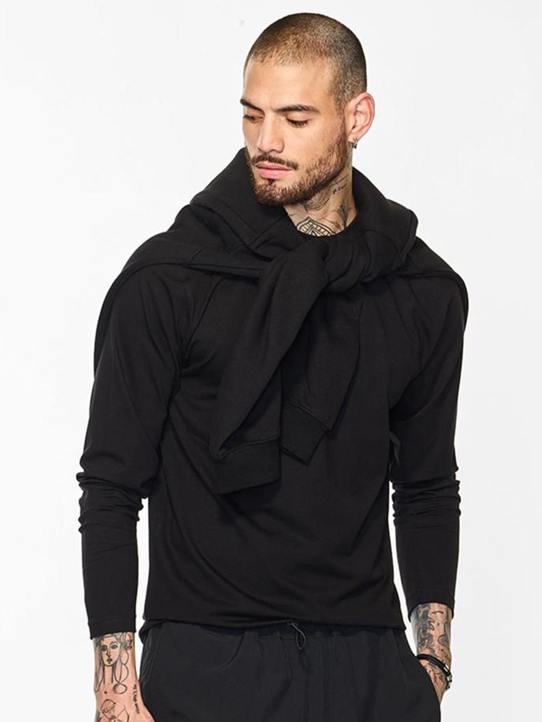 

Snitch Men Solid Round Neck Cotton T-shirt, Black