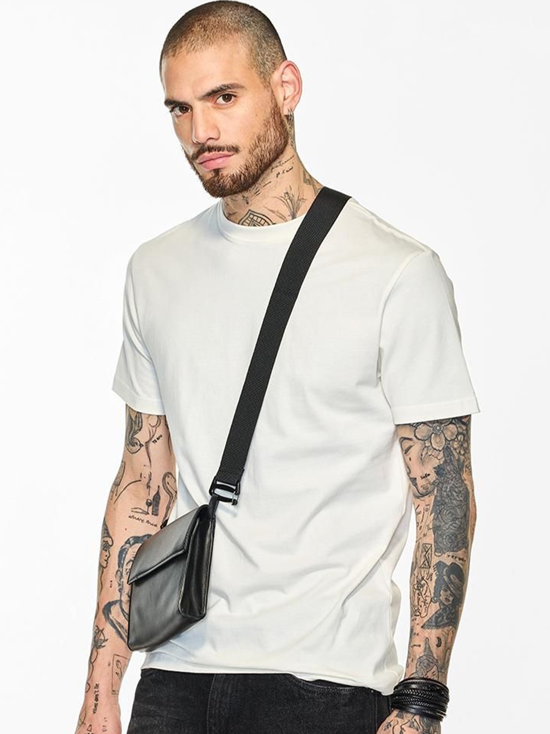 

Snitch Men Solid Round Neck Cotton T-shirt, Off white