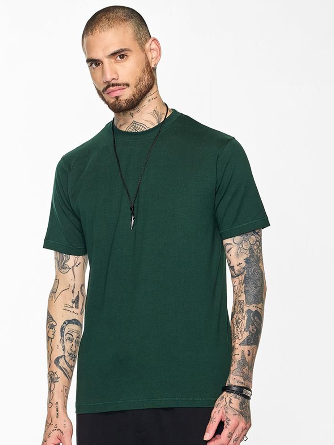 

Snitch Men Solid Round Neck Cotton T-shirt, Green