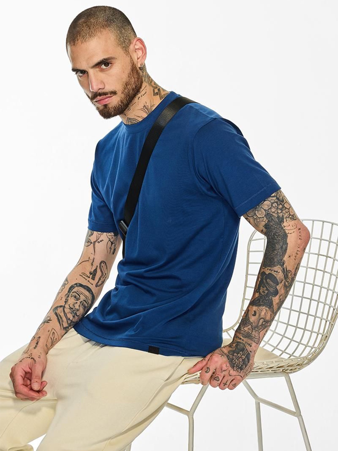 

Snitch Men Solid Round Neck Cotton T-shirt, Blue