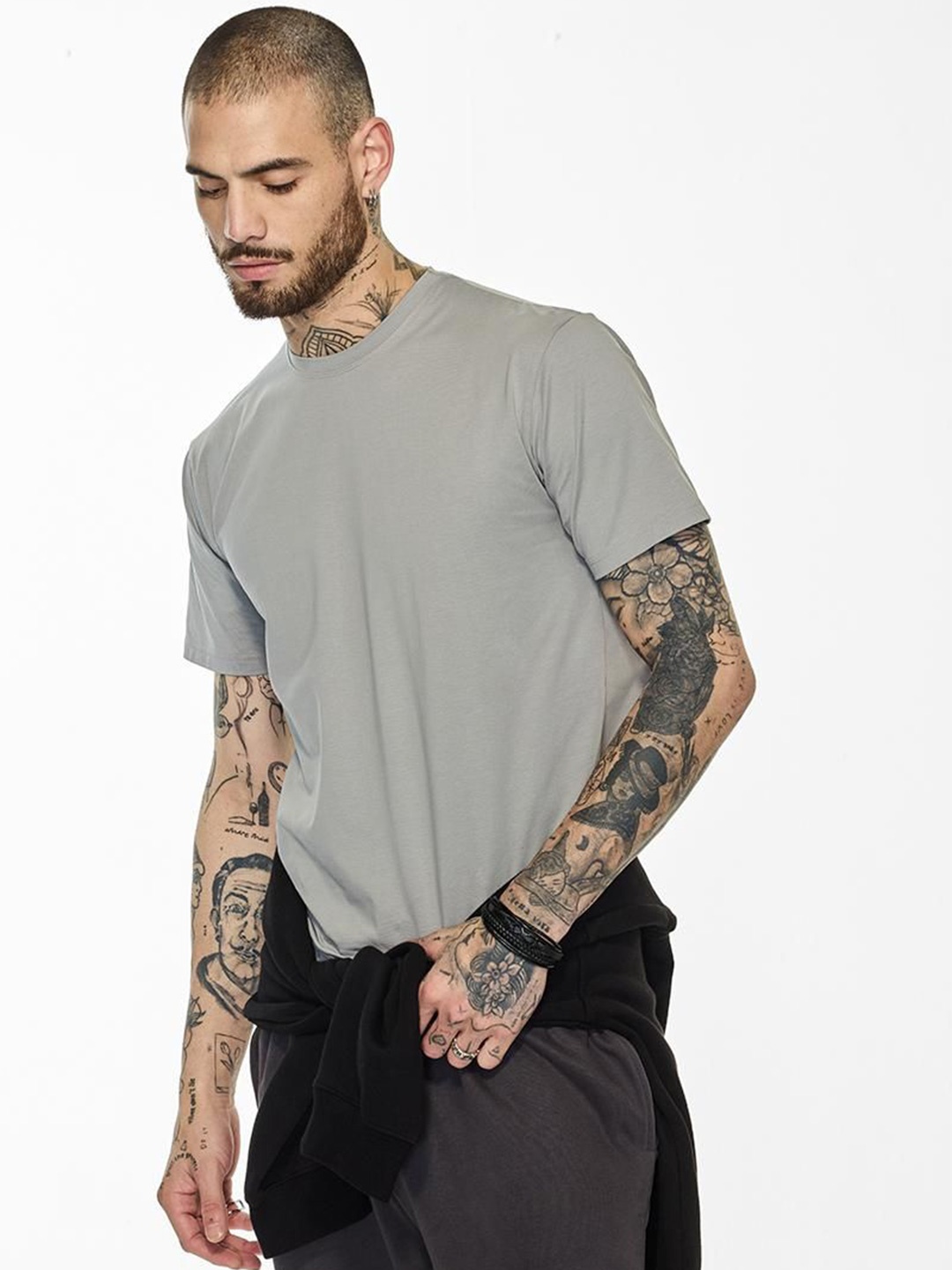 

Snitch Men Solid Round Neck Cotton T-shirt, Grey