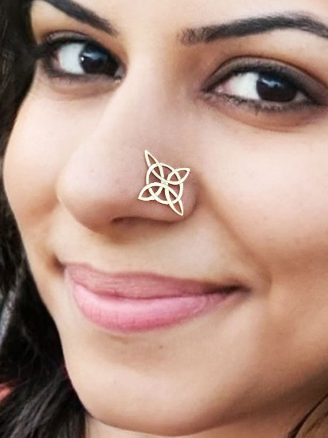 

Sangria Timeless Knot Stud Nosepin, Gold