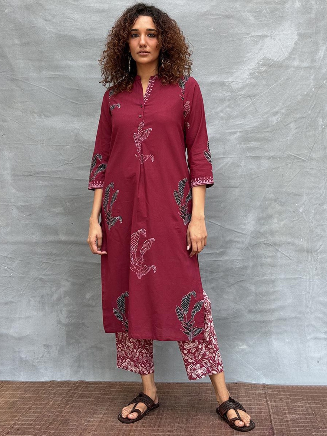 

Chidiyaa Women Soil Earths Pulse Blockprinted Pure Cotton Kurti, Maroon
