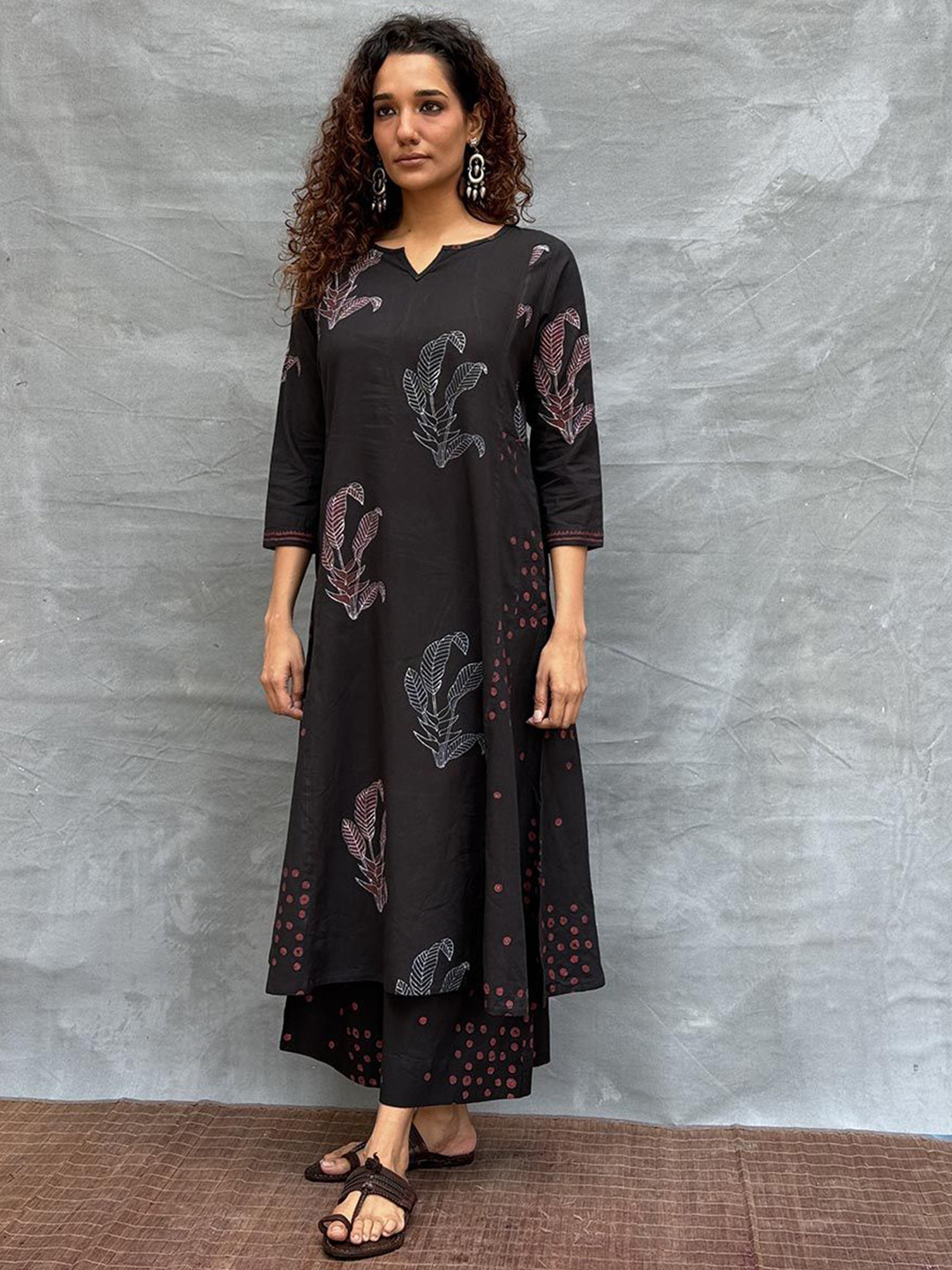 

Chidiyaa Soil Dewlit Glow Ethnic Motifs Printed Notch Neck Pure Cotton A-Line Kurta, Black