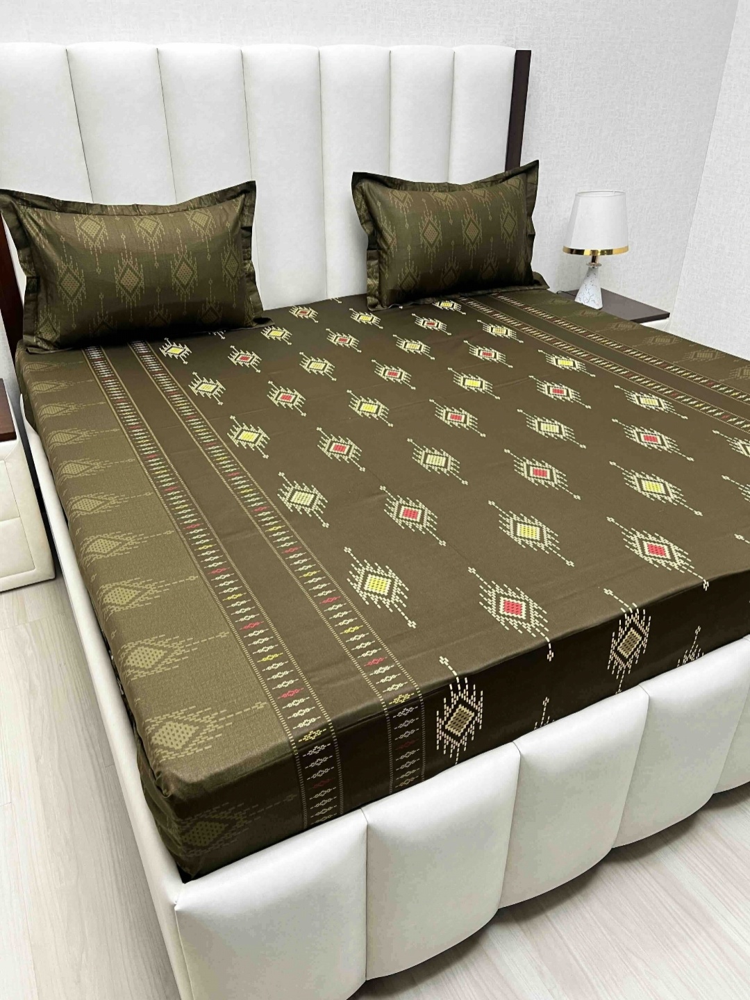 

Pure Decor Velar Sib Brown Printed Cotton 330 TC King Bedsheet Set 2.74 x 2.74 m