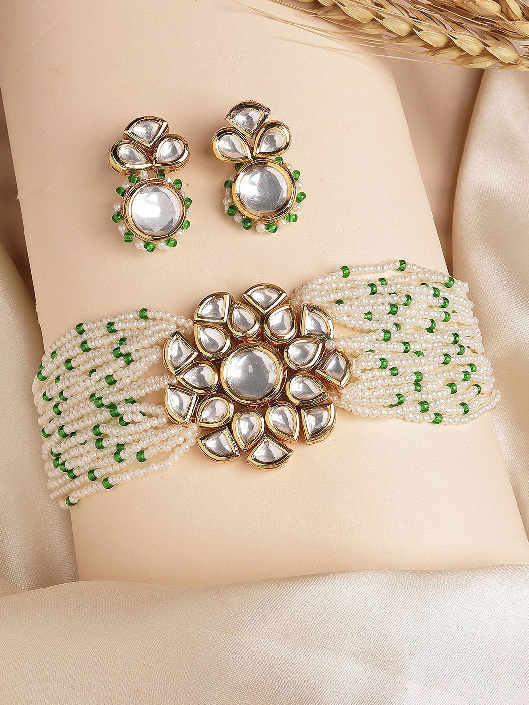 

KARATCART Gold-Plated Kundan Stone-Studded Jewellery Set