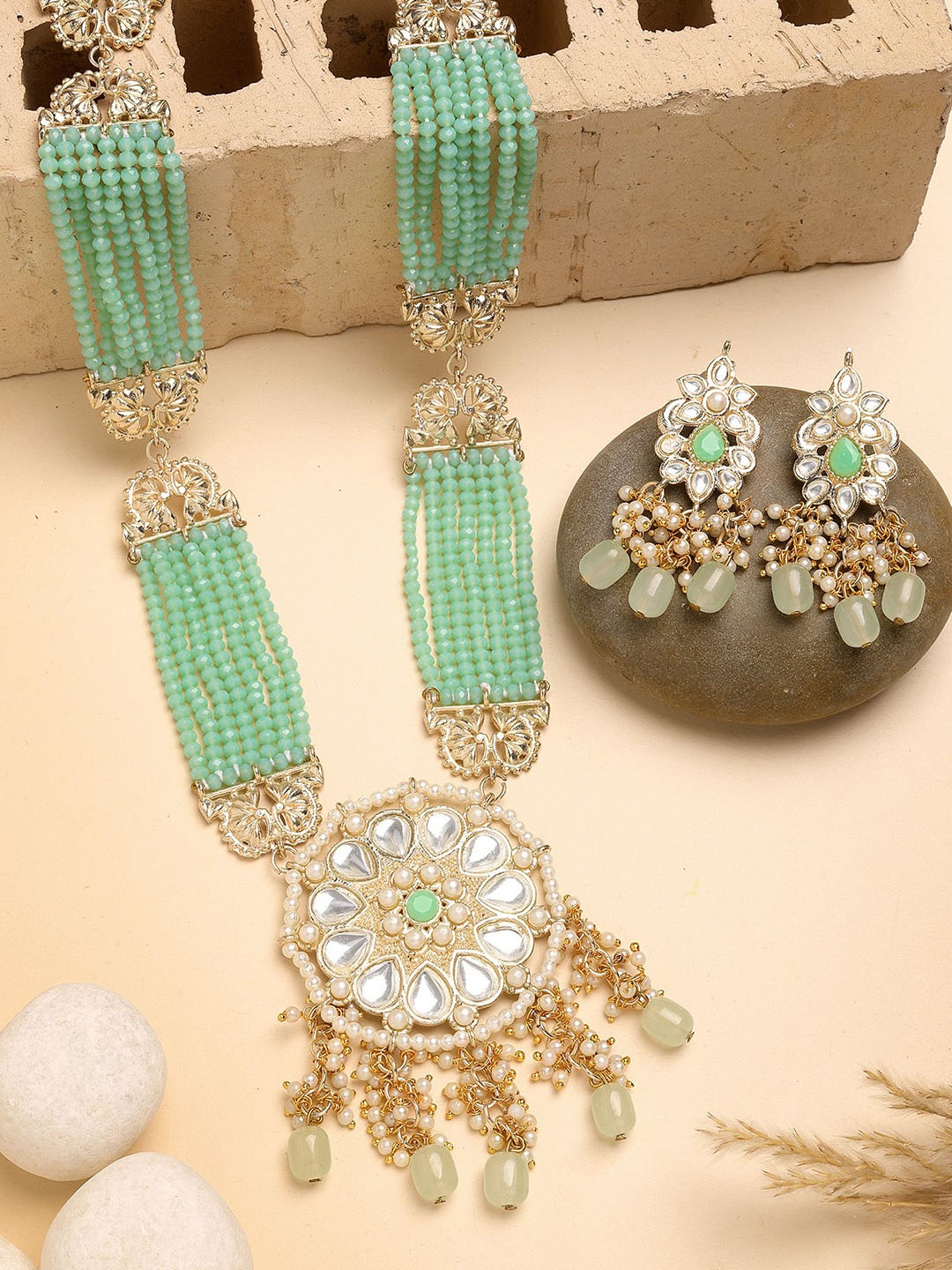 

KARATCART Gold-Plated Kundan-Studded & Beaded Jewellery Set