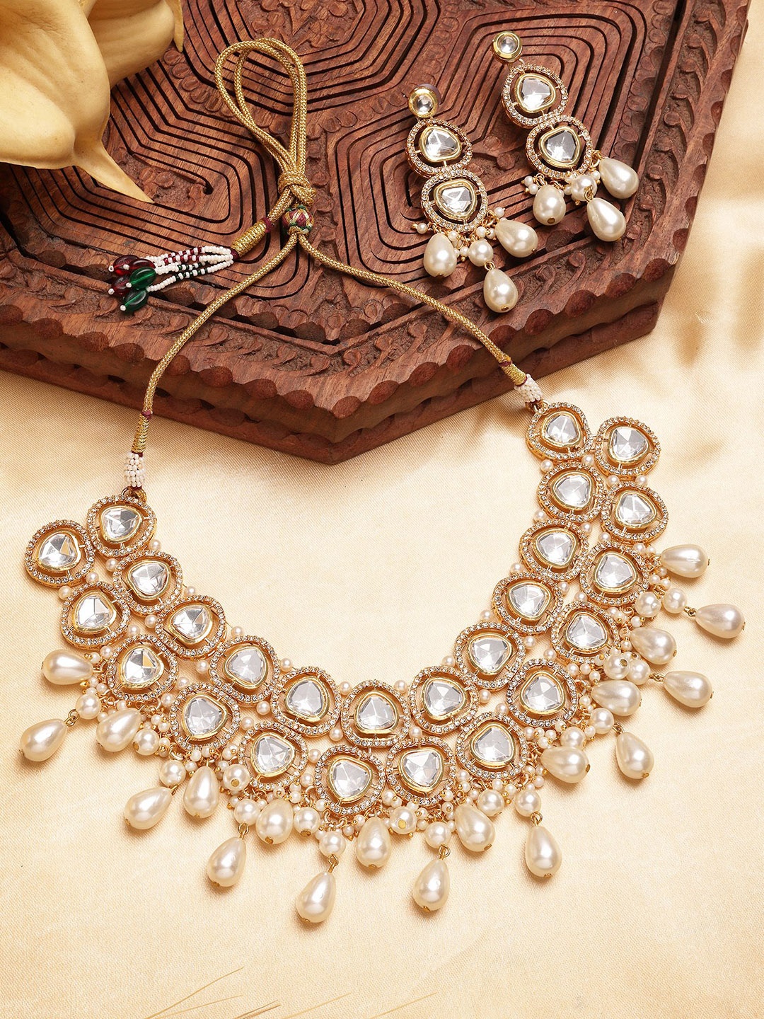 

KARATCART Gold-Plated Kundan-Studded & Beaded Jewellery Set