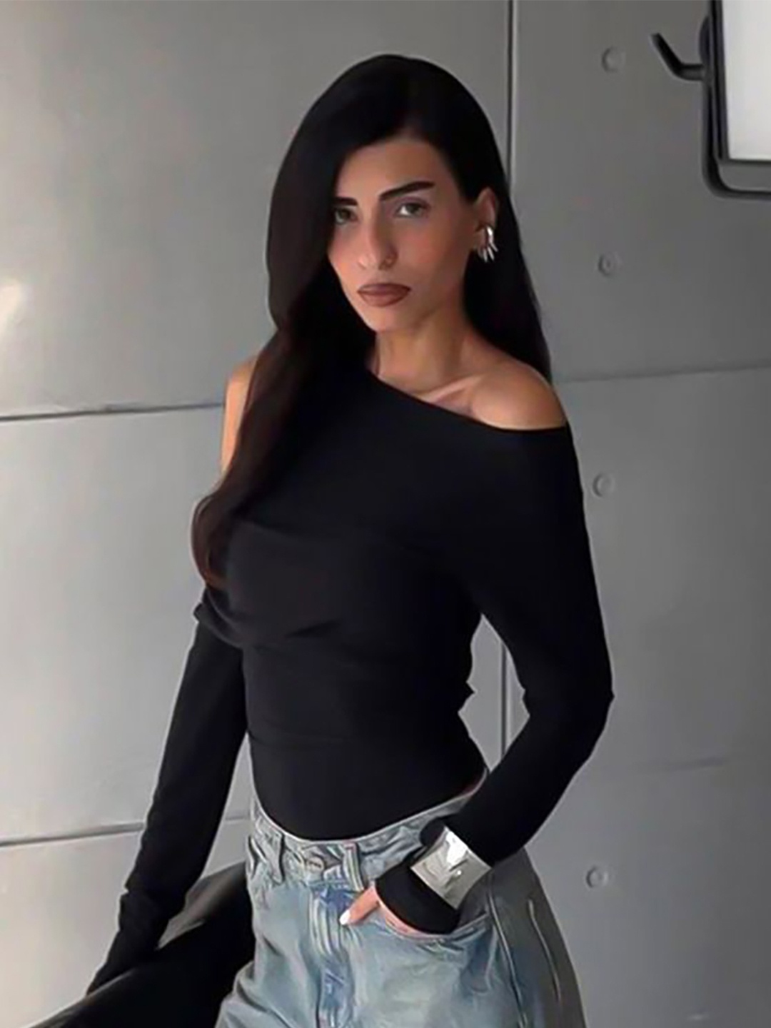 

StyleCast Women Off-Shoulder Fitted Top, Black