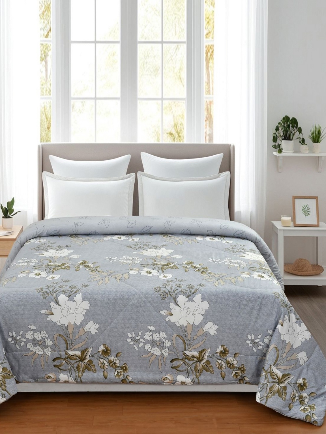 

Florida Kian Blue & White Floral Microfiber 950 GSM Double Bed Comforter