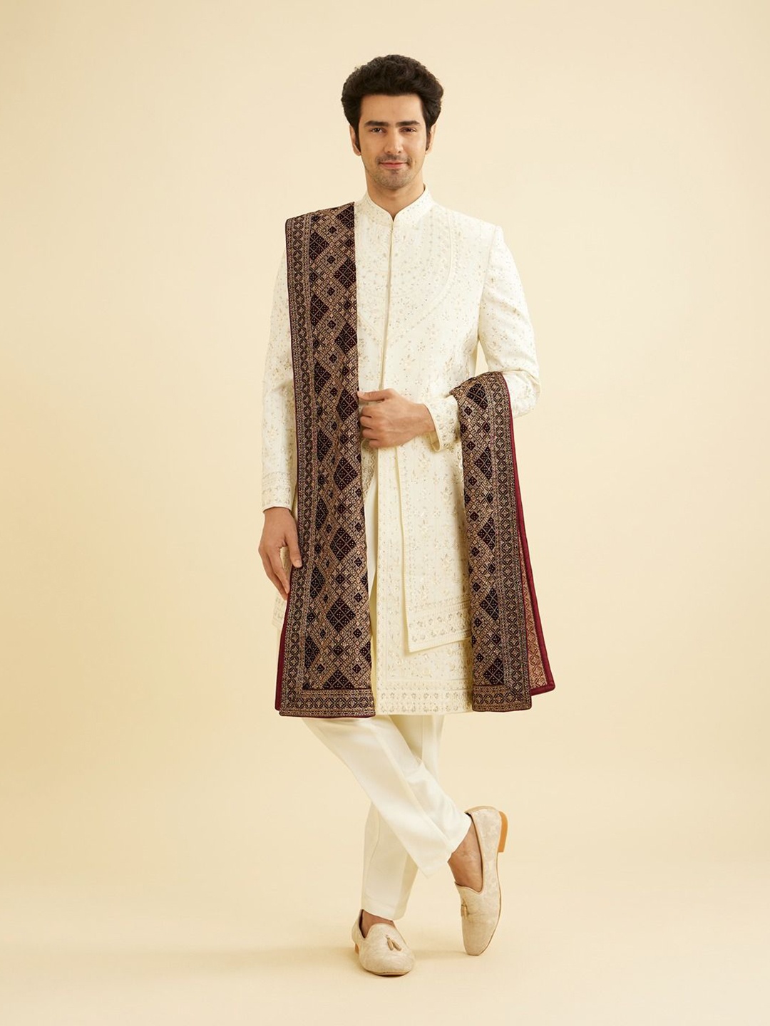

Manyavar Ethnic Motifs Embroidered Thread Work Velvet Dupatta, Maroon
