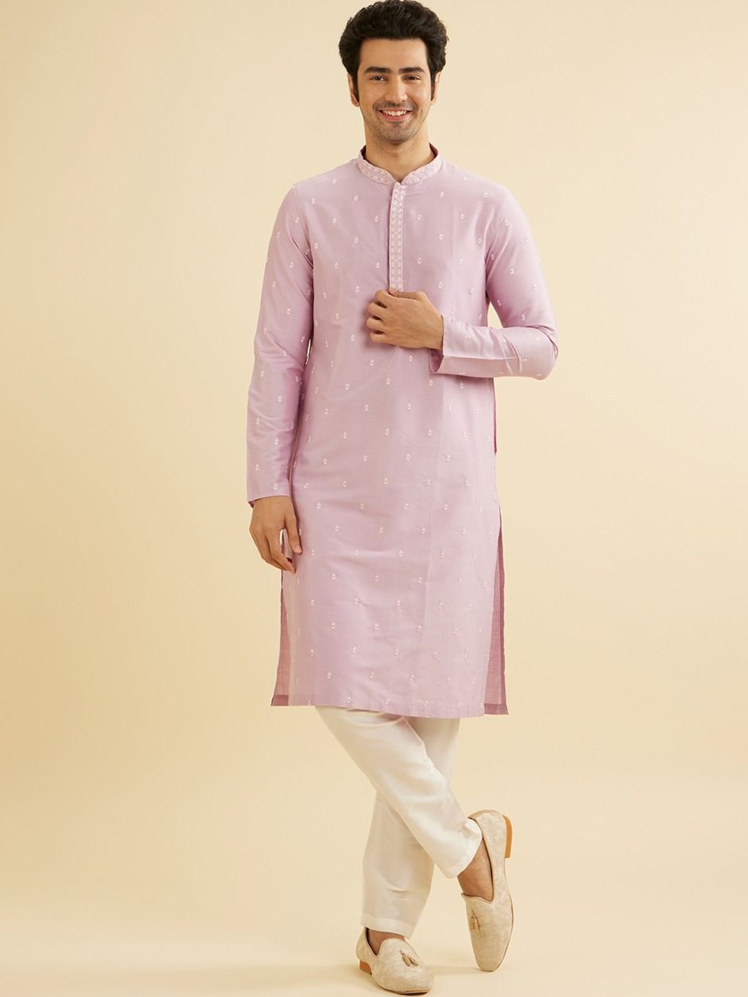 

Manyavar Men Floral Embroidered Mandarin Collar Straight Kurta With Pyjamas, Purple