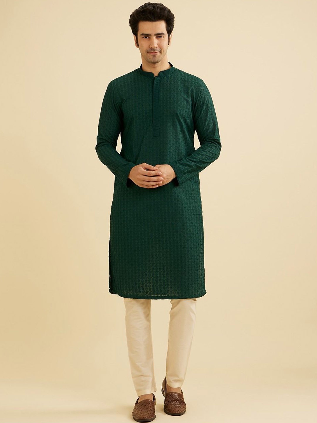 

Manyavar Ethnic Motifs Chikankari Mandarin Collar Kurta With Pyjamas, Green