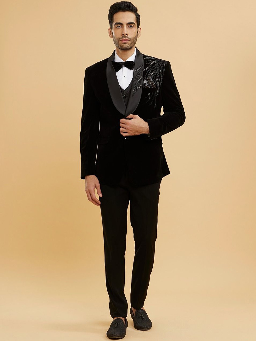 

Twamev Men Embroidered Five Piece Suits, Black
