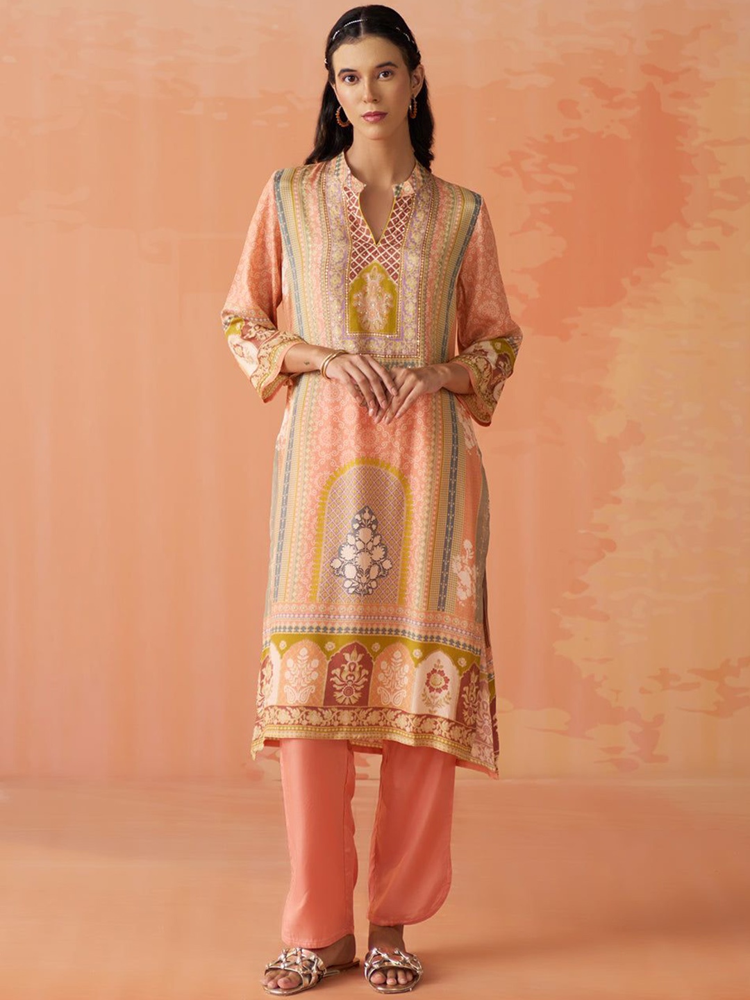 

Lakshita Ethnic Motifs Printed Mandarin Collar Sequins Straight Kurta, Peach