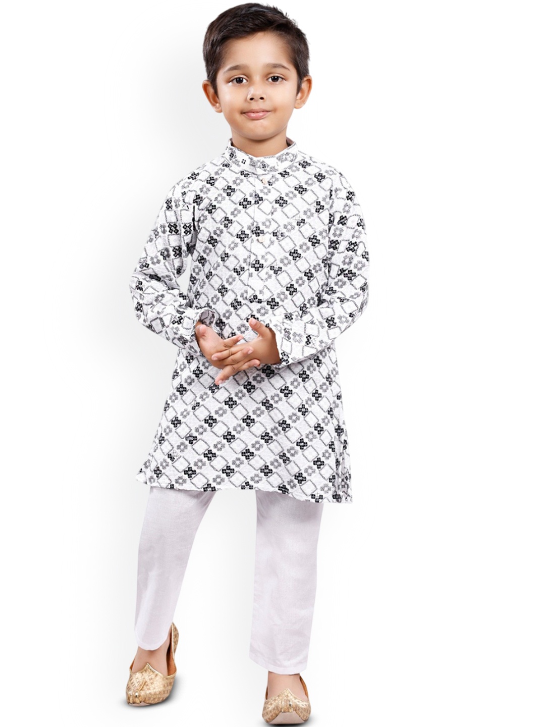 

BAESD Boys Ethnic Motifs Sequinned Embroidered Mandarin Collar Straight Kurta with Trouser, White