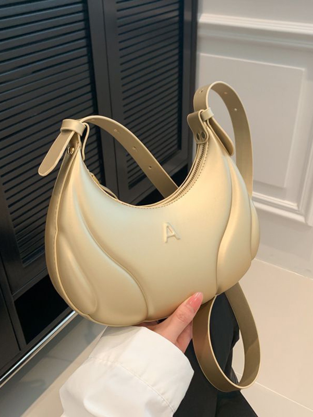 

Diva Dale Women Solid Half Moon Sling Bag, Gold
