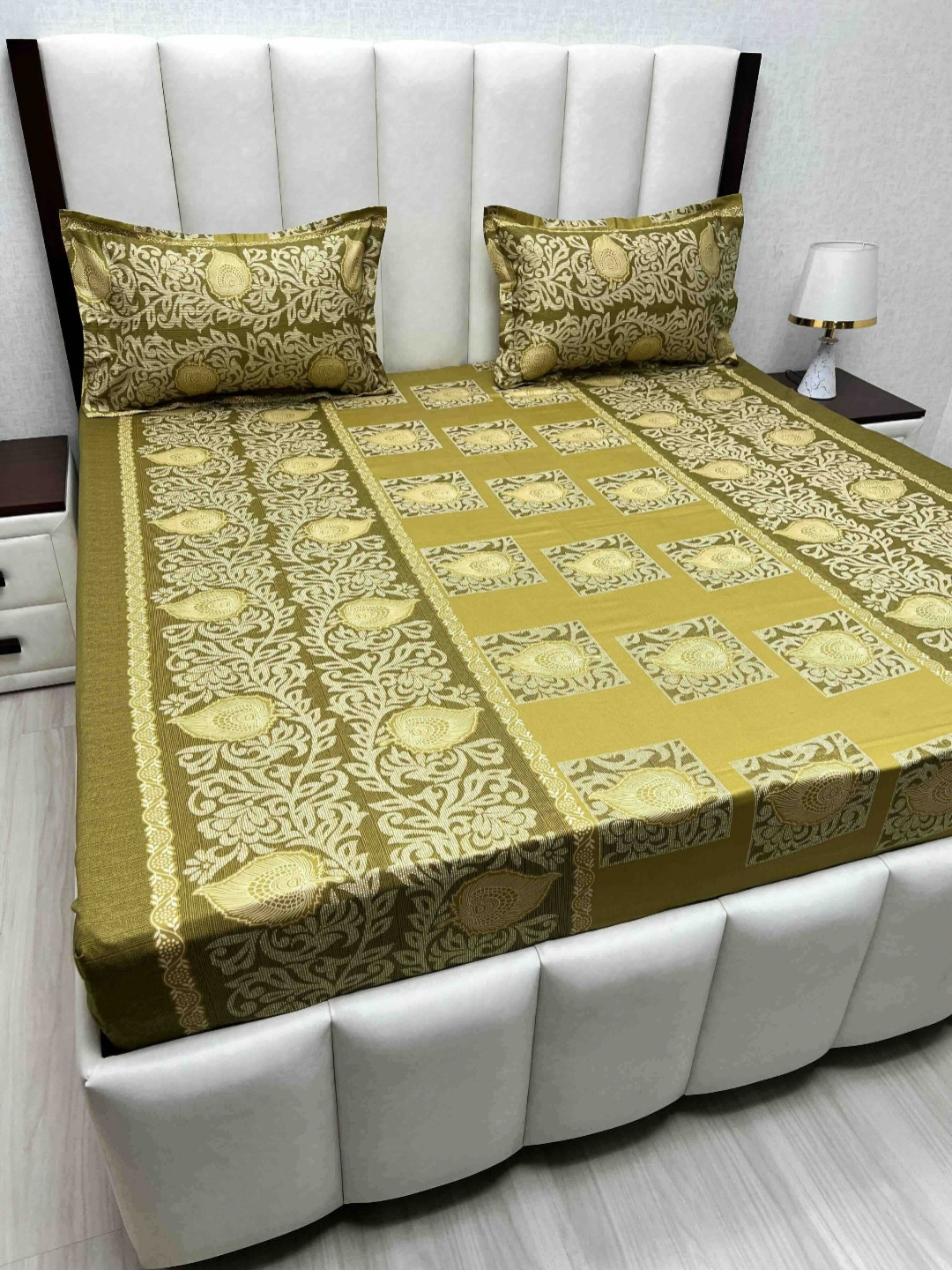 

Pure Decor Velar Sib Green Printed Cotton 380 TC King Bedsheet Set 2.74 x 2.74 m