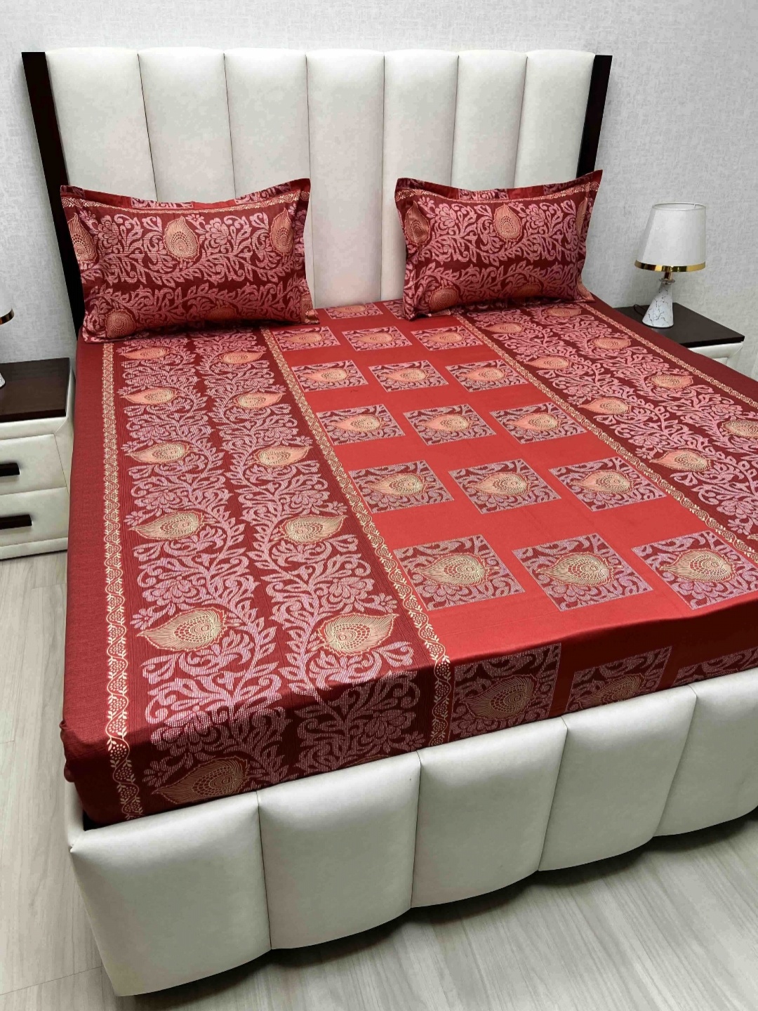 

Pure Decor Velar Sib Red Printed Cotton 380 TC King Bedsheet Set 2.74 x 2.74 m