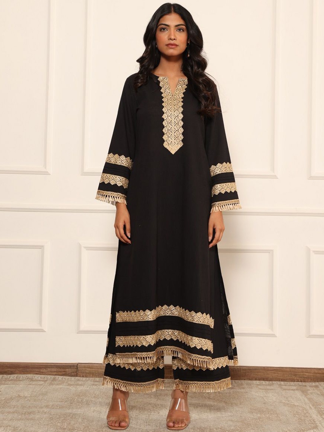 

IMROZ HOUSE Floral Printed Organic Cotton Flared Sleeves Straight Kurta With Trousers, Black