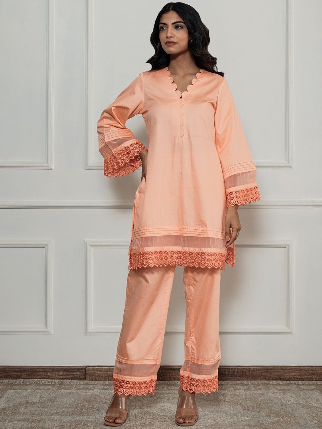 

IMROZ HOUSE Floral Printed Organic Cotton Flared Sleeves Straight Kurta With Trousers, Peach