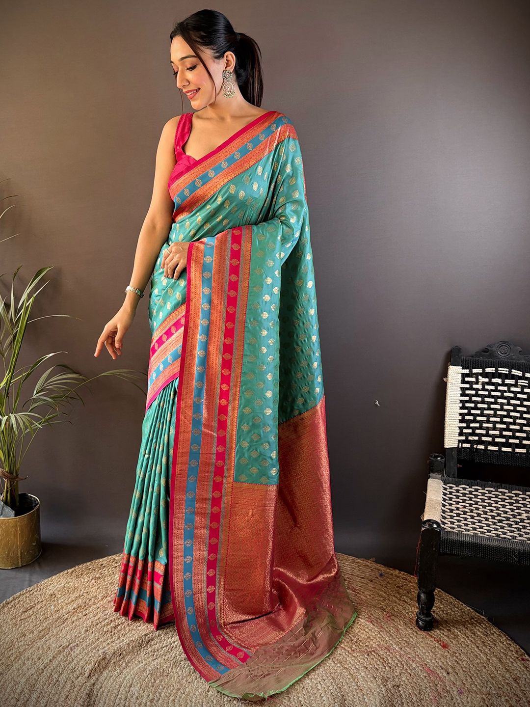 

Panzora Ethnic Motifs Zari Banarasi Saree, Green