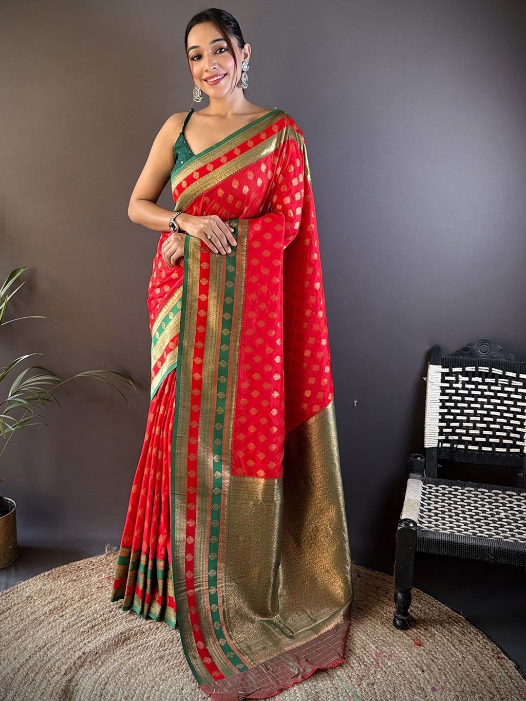 

Panzora Ethnic Motifs Zari Banarasi Saree, Red