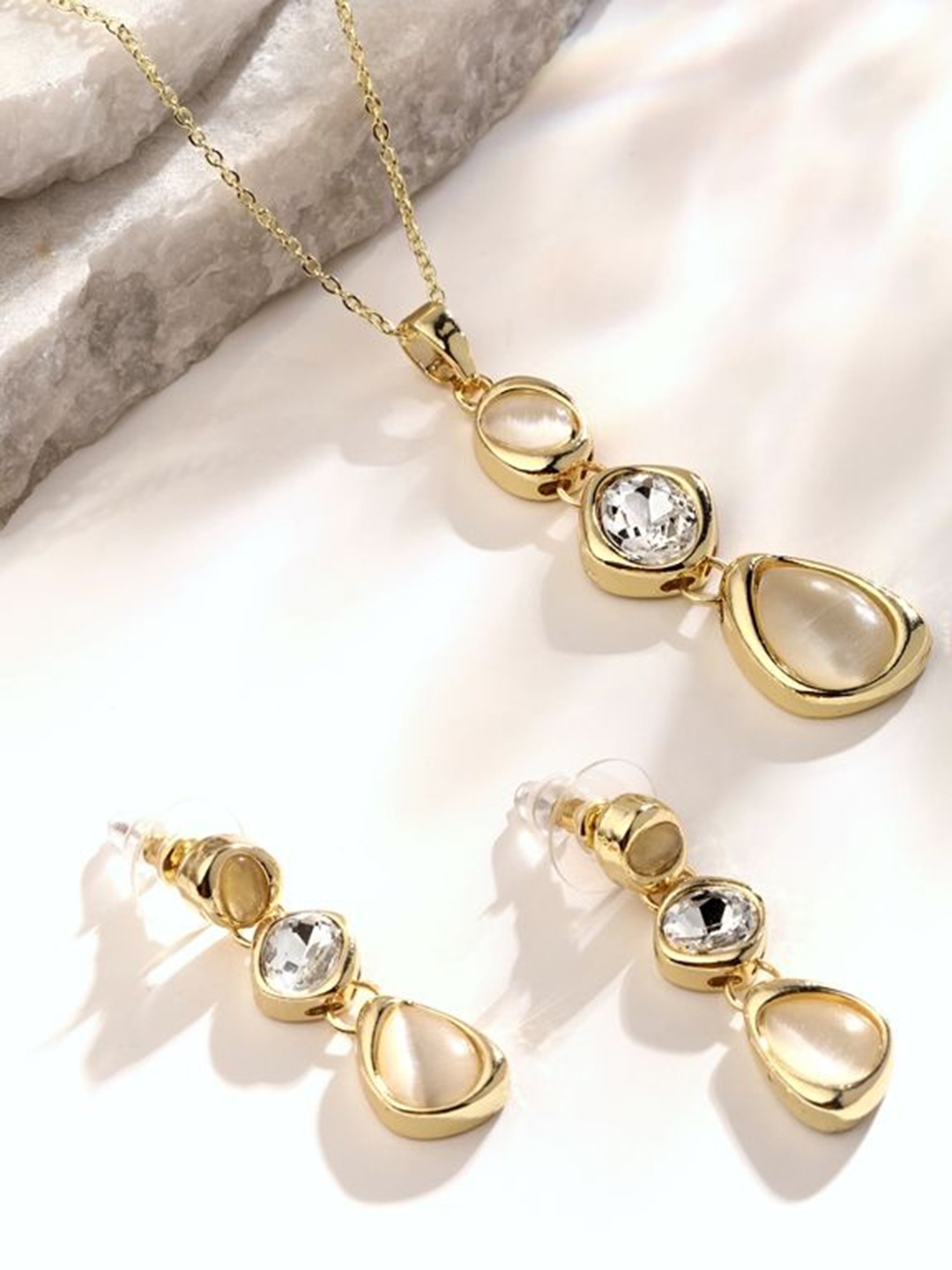 

Cierra Gold-Plated Crystals Studded Pendant & Chain with Earrings