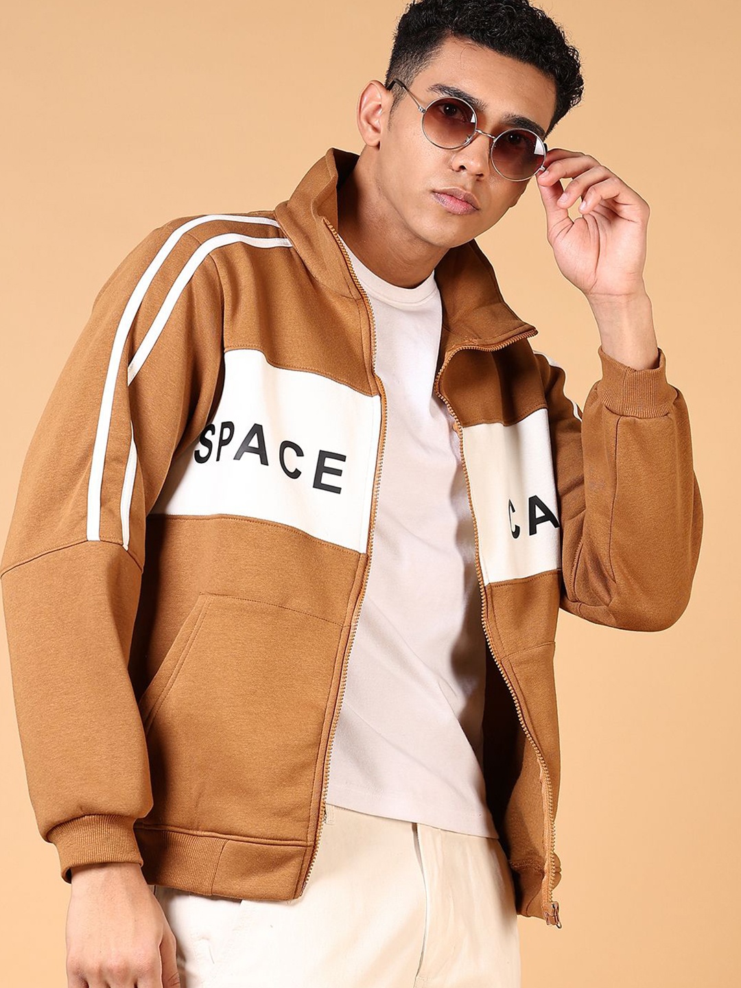 

V-Mart Men Colourblocked Mandarin Collar Sweatshirt, Khaki