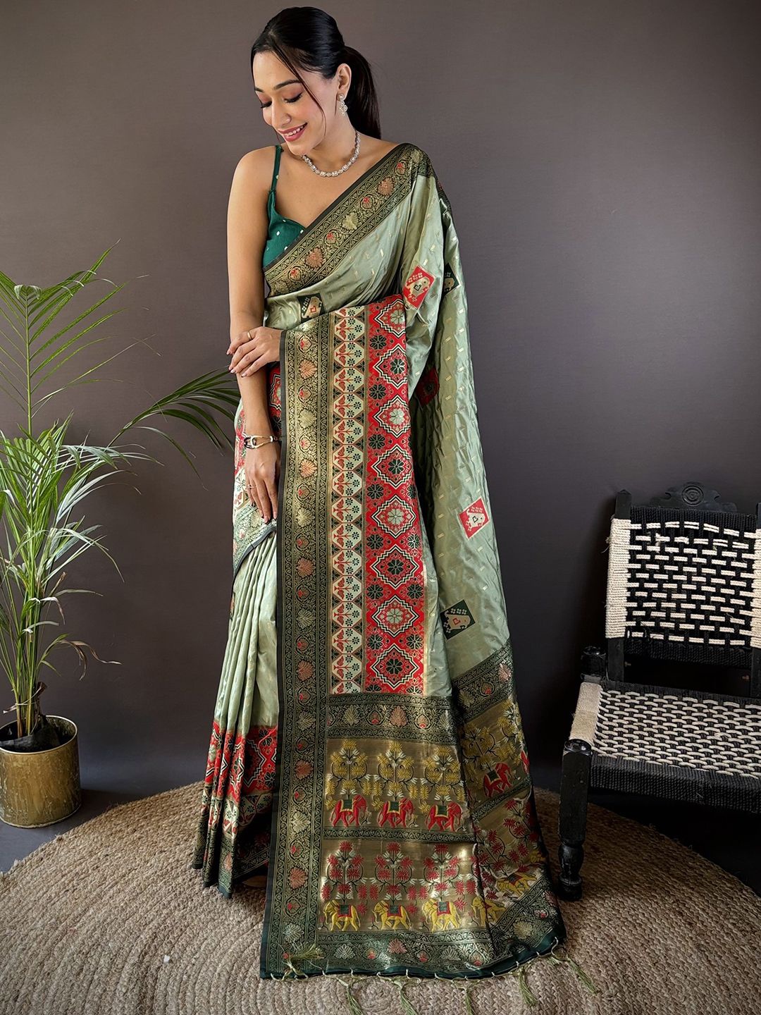 

Panzora Woven Design Zari Patola Saree With Unstitched Blouse Piece, Green