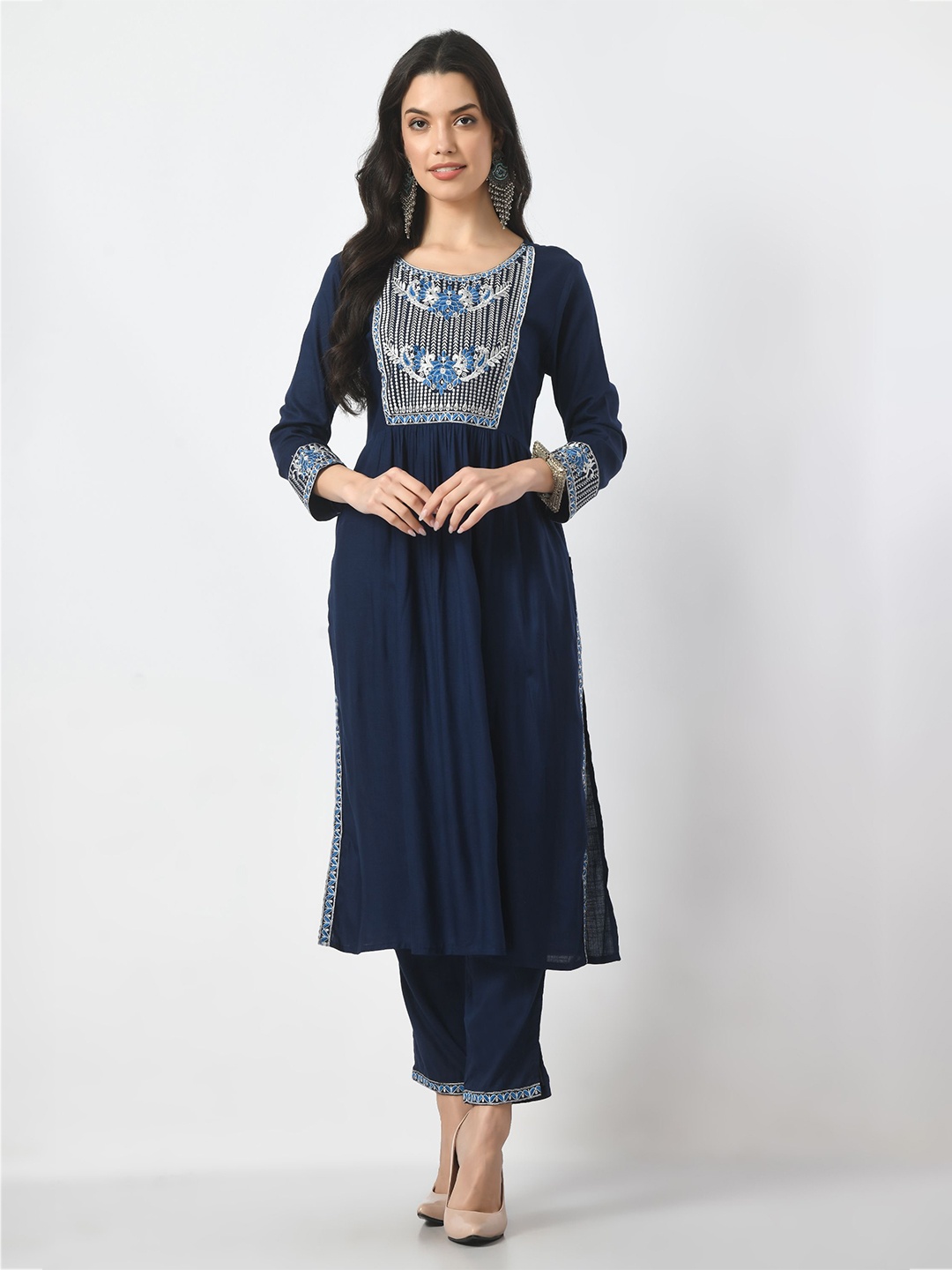 

ELEVEN Women Embroidered Regular Kurta & Trousers Set, Blue
