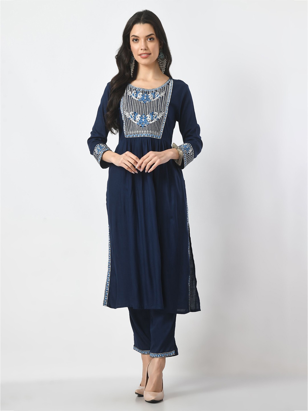 

ELEVEN Women Embroidered Regular Kurta & Trousers Set, Blue