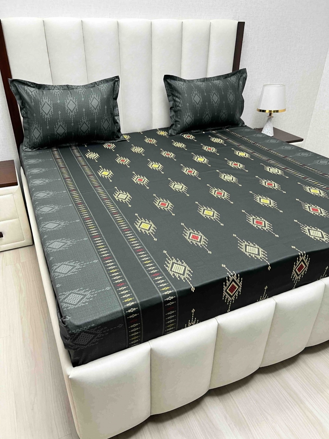 

Pure Decor Velar Sib Black Printed Pure Cotton 260 TC King Bedsheet Set 2.74 x 2.74 m