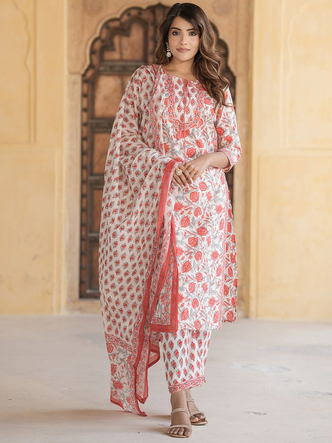 

Jaitpuriya Floral Printed Tie-Up Neck Pure Cotton Straight Kurta With Trousers And Dupatta, Peach