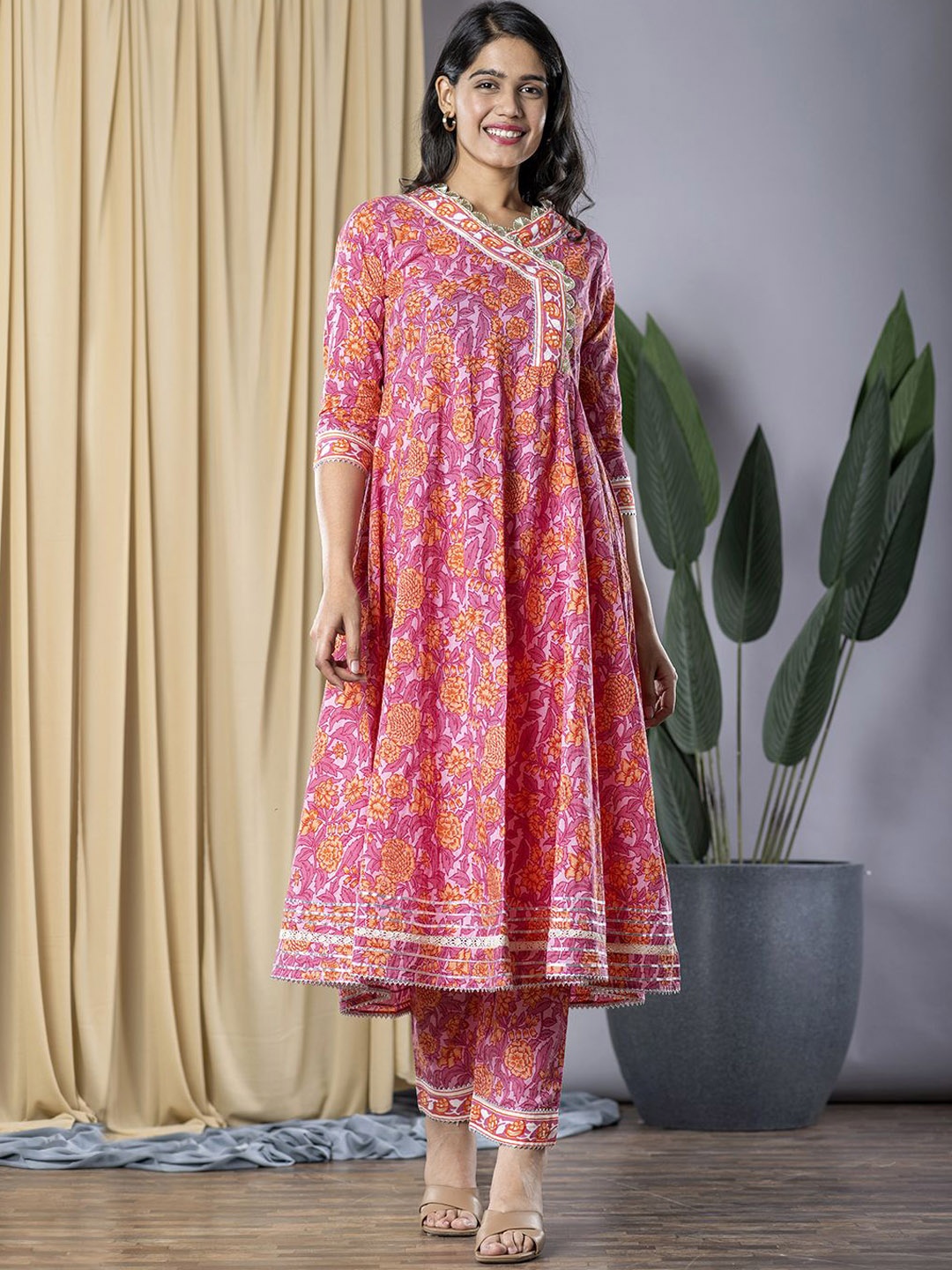 

Jaitpuriya Floral Printed Angrakha V-Neck Pure Cotton Anarkali Kurta With Trouser, Pink