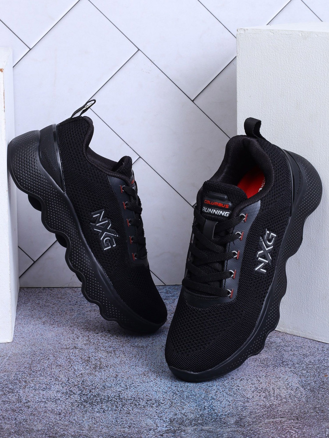

Columbus Men MASSAGER-02 Round Toe Sneakers, Black