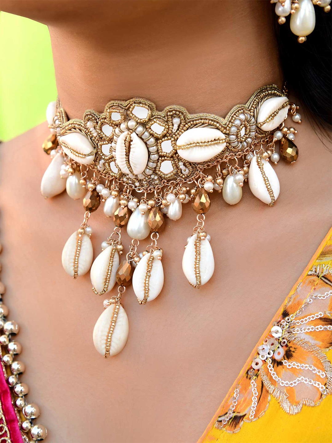 

EVERSTYLISH Sanjoya Shells, Beads & Glass Drops Embroidered Choker Neckpiece, Gold
