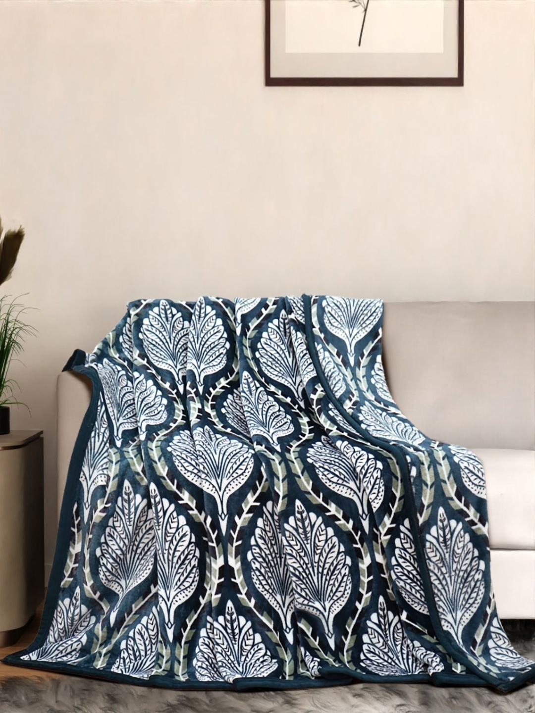 

Florida Hazel Navy Blue & White Ethnic Motifs Fleece 300 GSM Double Bed Blanket