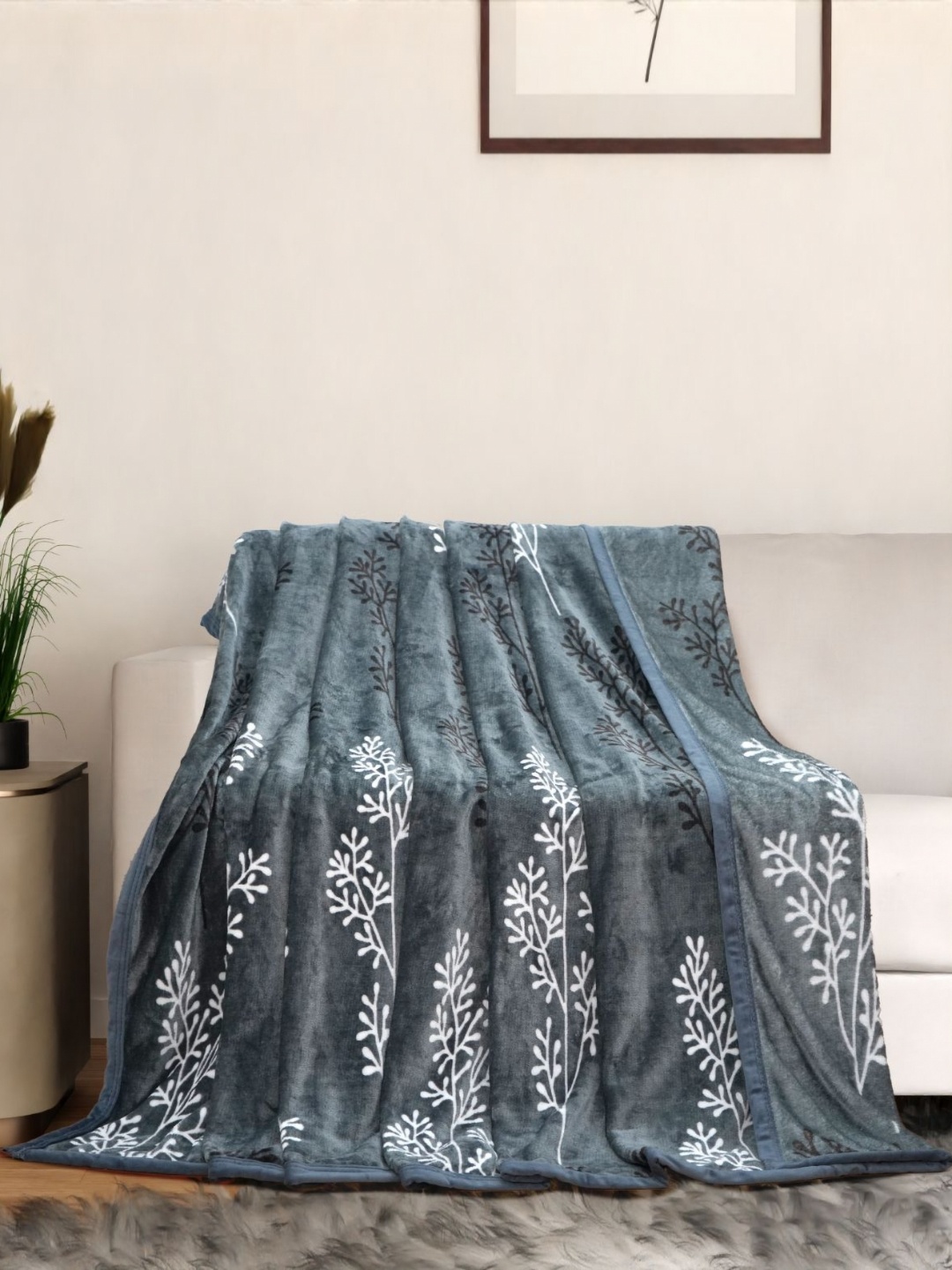 

Florida Hazel Charcoal & White Floral Fleece 300 GSM Double Bed Blanket